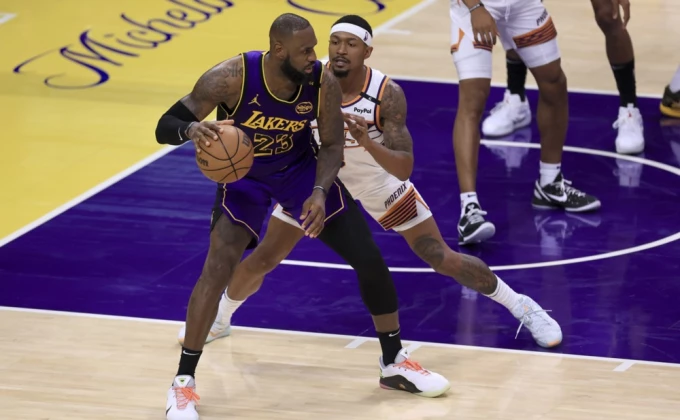 EPA-EFE/RYAN SUN SHUTTERSTOCK